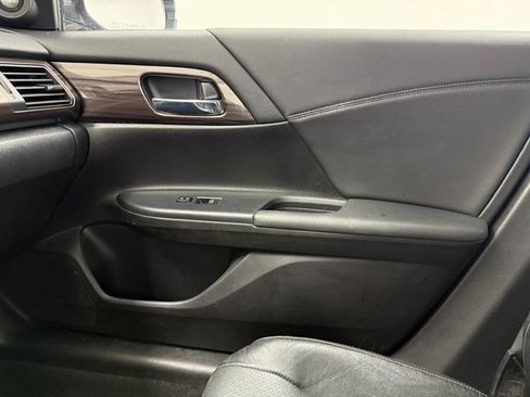 Used 2017 Honda Accord EX-L image 24
