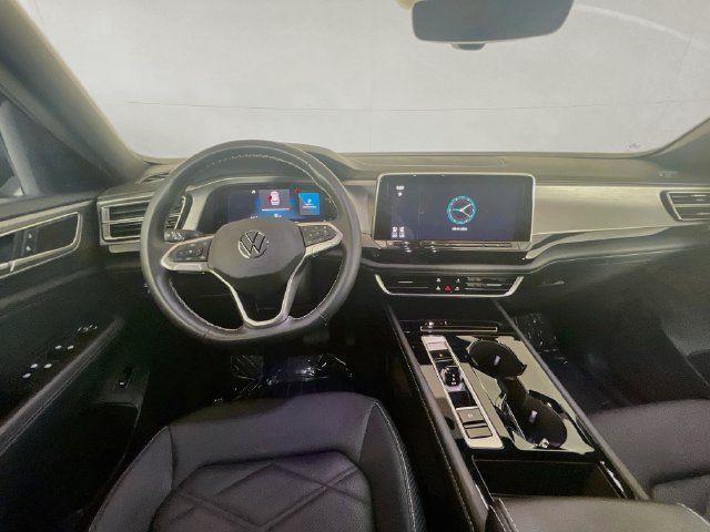 Used 2025 Volkswagen Atlas Cross Sport SE AWD/4WD image 22