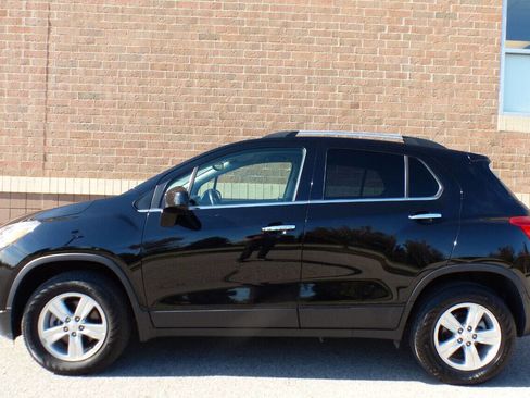 Used 2019 Chevrolet Trax LT w/ LT Convenience Package AWD/4WD image 3