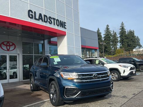 Used 2021 Volkswagen Atlas Cross Sport SE image 2