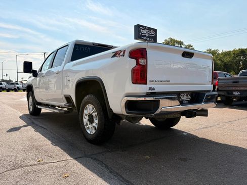 Used 2024 Chevrolet Silverado 2500 LT AWD/4WD image 5