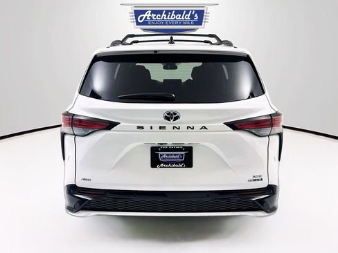 Used 2022 Toyota Sienna XSE w/ XSE Plus Package image 5