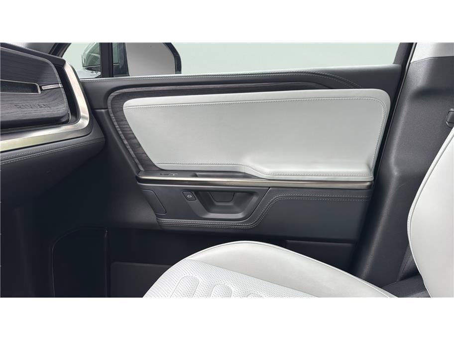 Used 2025 Rivian R1S Adventure Dual AWD/4WD image 26