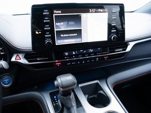 Used 2021 Toyota Sienna XSE image 3