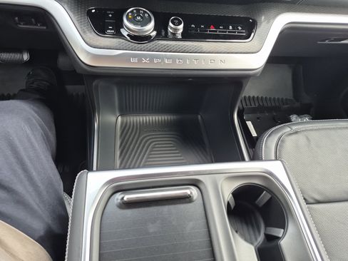 New 2026 Ford Expedition Platinum w/ Stealth Appearance Package image 34