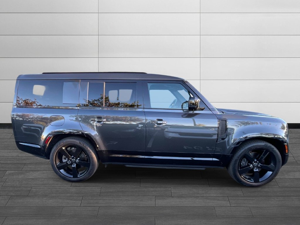 Certified 2025 Land Rover Defender 130 X-Dynamic SE AWD/4WD image 6