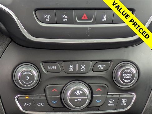 Used 2023 Jeep Cherokee Altitude Lux image 22