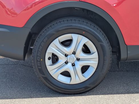Used 2015 Toyota RAV4 LE AWD/4WD image 10