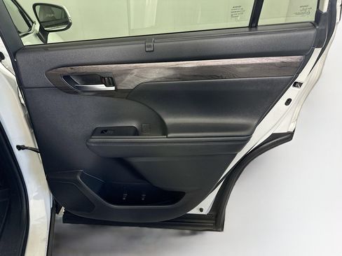 Used 2020 Toyota Highlander Limited image 33