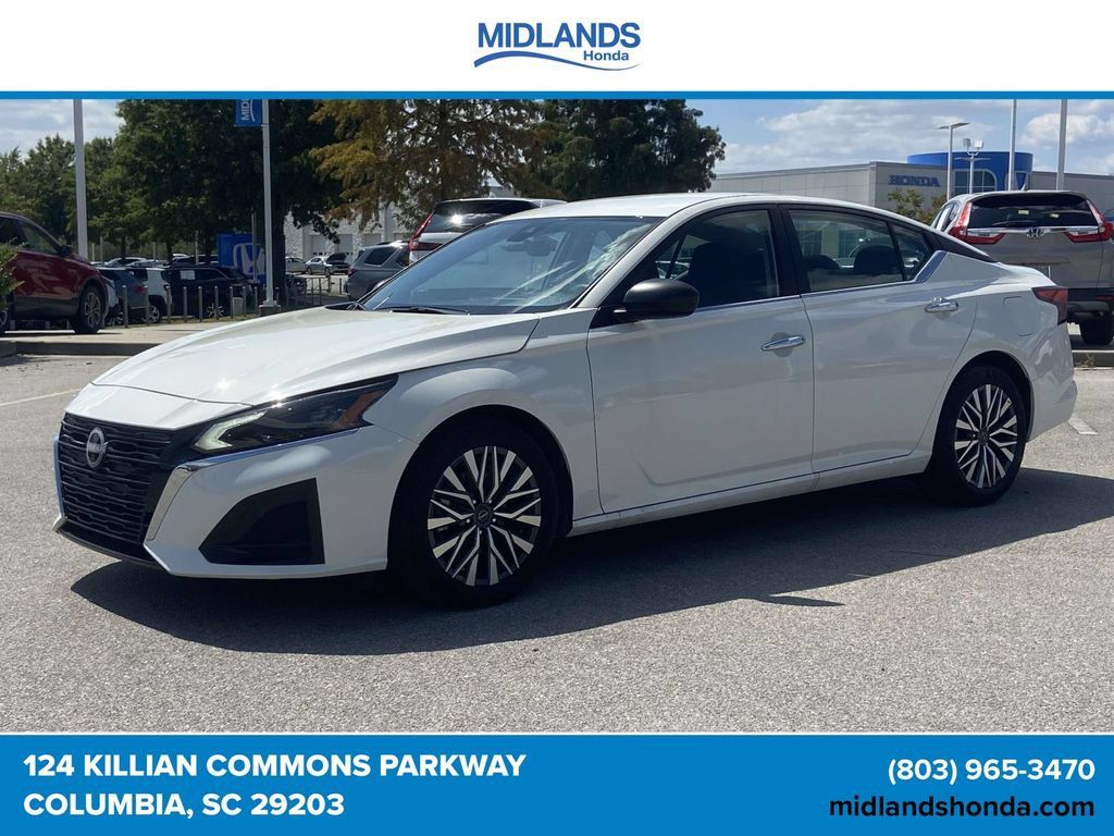 Used 2025 Nissan Altima 2.5 SV FWD image 3