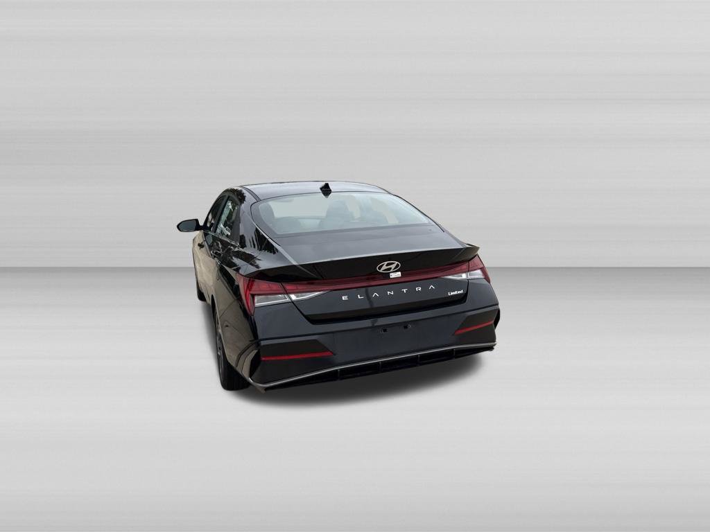 Used 2025 Hyundai Elantra Limited FWD image 7