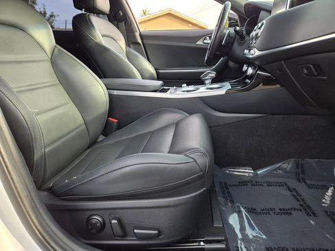 Used 2019 Kia Stinger GT2 image 16