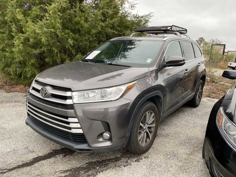 Used 2019 Toyota Highlander XLE image 4