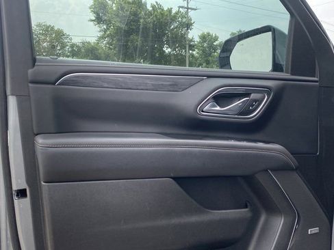 Used 2023 GMC Yukon XL SLT AWD/4WD image 16