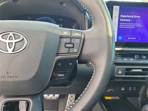 Used 2025 Toyota Camry SE image 16