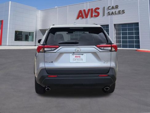 Used 2025 Toyota RAV4 XLE image 5