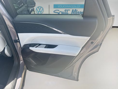 Used 2024 Cadillac Lyriq Sport RWD image 31