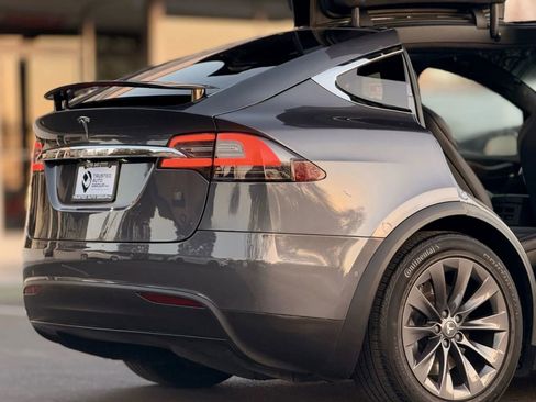 Used 2018 Tesla Model X 100D image 9