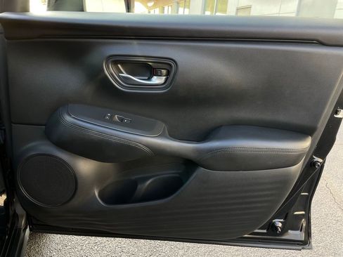 Certified 2023 Honda HR-V LX image 28