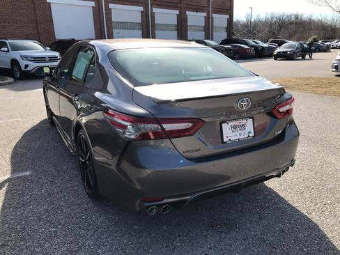 Used 2018 Toyota Camry XSE image 5
