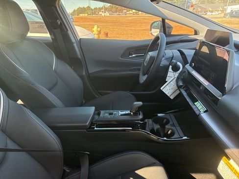 Used 2026 Toyota Prius XLE image 15