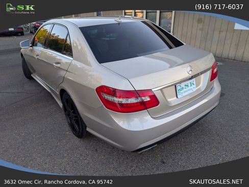 Used 2010 Mercedes-Benz E 350 4MATIC Sedan image 10