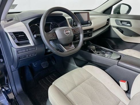 Used 2025 Nissan Rogue SV image 10