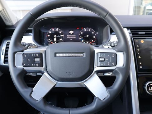 Certified 2025 Land Rover Discovery S AWD/4WD image 15
