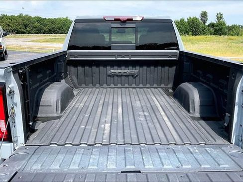 Used 2024 GMC Sierra 1500 AT4 w/ Technology Package AWD/4WD image 7