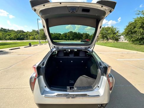 Used 2016 Toyota Prius Two image 9