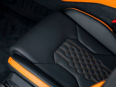 Used 2025 Lamborghini Urus SE AWD/4WD image 16