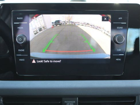 Used 2025 Volkswagen Jetta SE w/ Sunroof Package FWD image 16