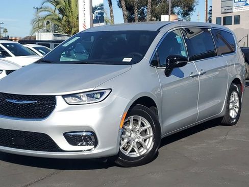 New 2026 Chrysler Pacifica Select image 30