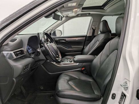 Used 2021 Toyota Highlander Limited image 17