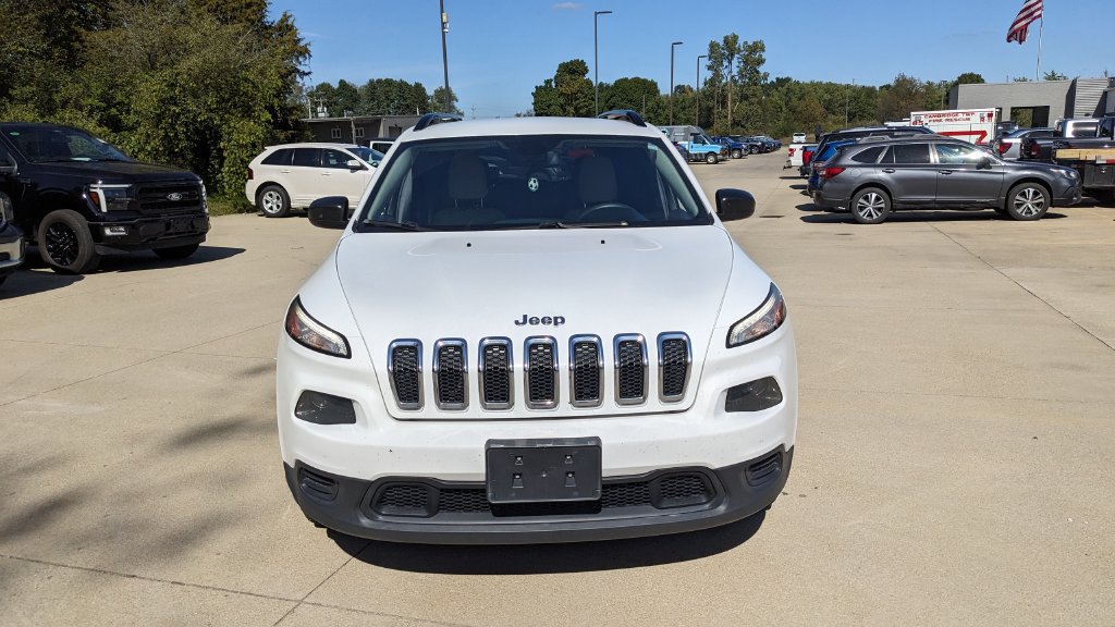 Used 2016 Jeep Cherokee Sport FWD image 8