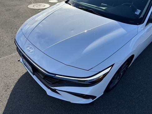 Certified 2025 Hyundai Elantra SEL w/ Cargo Package image 4