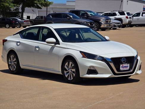 Used 2022 Nissan Altima 2.5 S FWD image 3