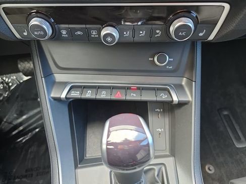 Used 2022 Audi Q3 2.0T Premium Plus image 27