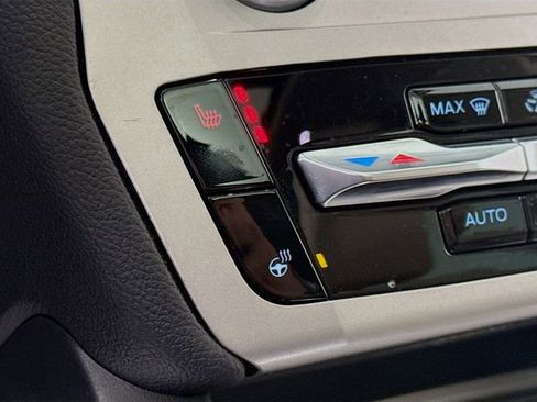 Used 2022 Ford Explorer XLT w/ Equipment Group 202A image 19