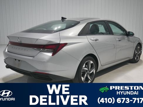 Used 2023 Hyundai Elantra SEL w/ Convenience Package image 5