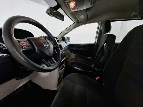 Used 2018 Dodge Grand Caravan SE w/ UConnect Hands-Free Group FWD image 19