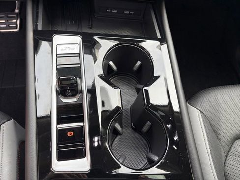 Certified 2025 Volkswagen Atlas Peak Edition SE AWD/4WD image 18