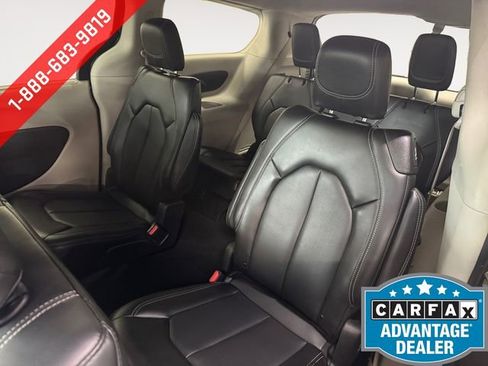 Used 2023 Chrysler Pacifica Touring-L FWD image 22