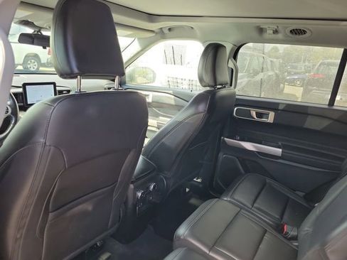 Used 2022 Ford Explorer XLT w/ Equipment Group 202A AWD/4WD image 29