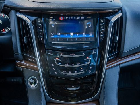 Used 2020 Cadillac Escalade ESV Premium Luxury image 21