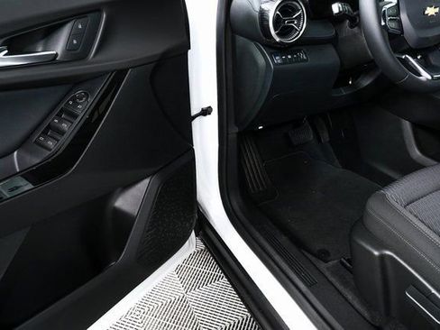 New 2026 Chevrolet Equinox LT image 7