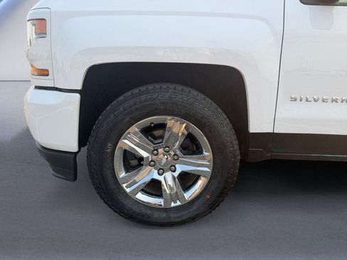 Used 2018 Chevrolet Silverado 1500 Custom w/ Custom Value Package AWD/4WD image 14