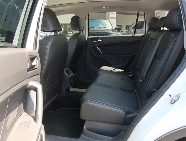 Used 2023 Volkswagen Tiguan SE AWD/4WD image 30