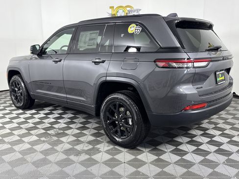 New 2025 Jeep Grand Cherokee Altitude image 6