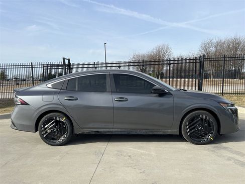 New 2026 Nissan Sentra SR image 3